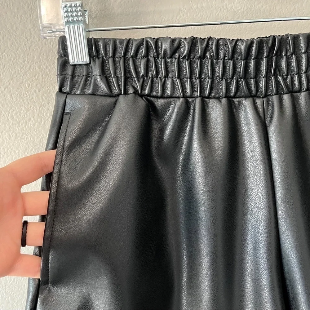 Fabletics NWT Black Vegan Leather High-Waisted Shorts w/ Pockets Size XS